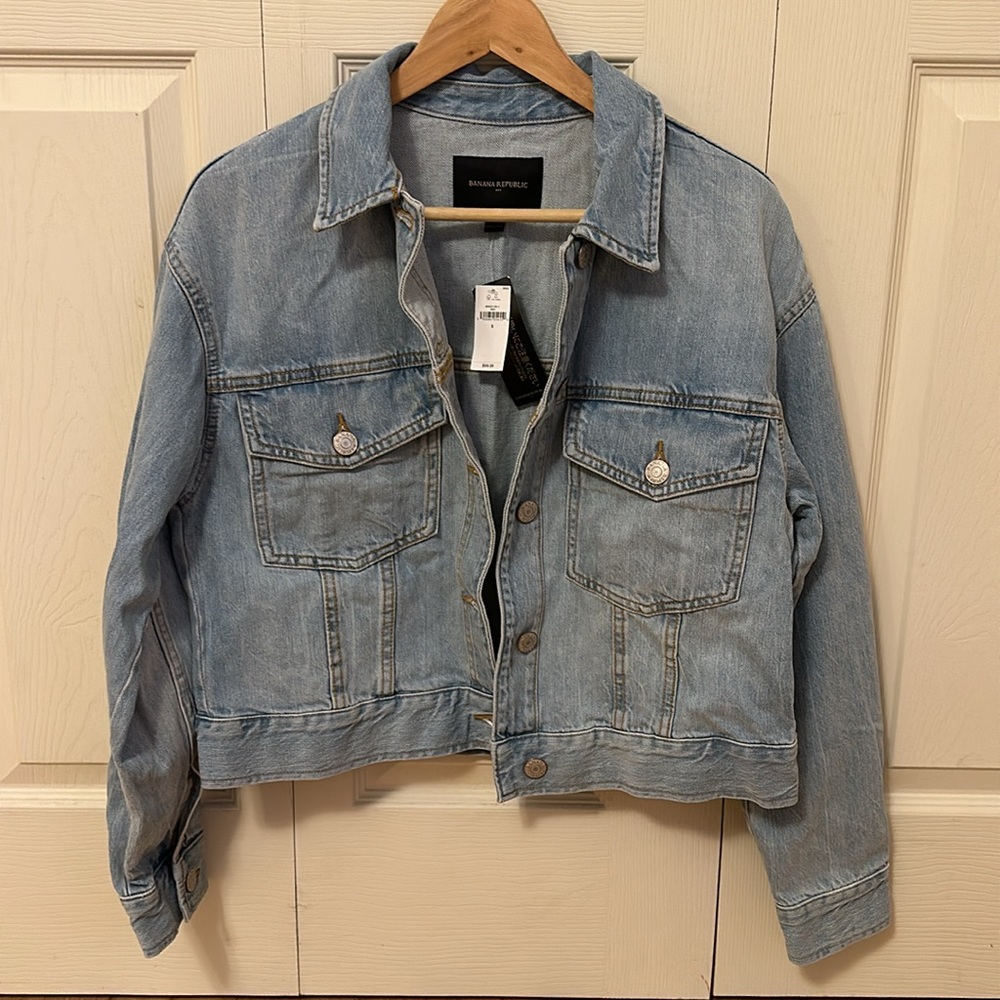 NWT Banana republic women’s light wash cropped denim jacket size small